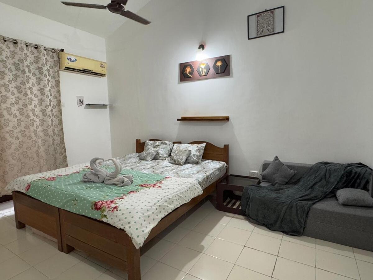 Panda Stays Cozy 2Bhk Near Candolim Beach Exterior photo