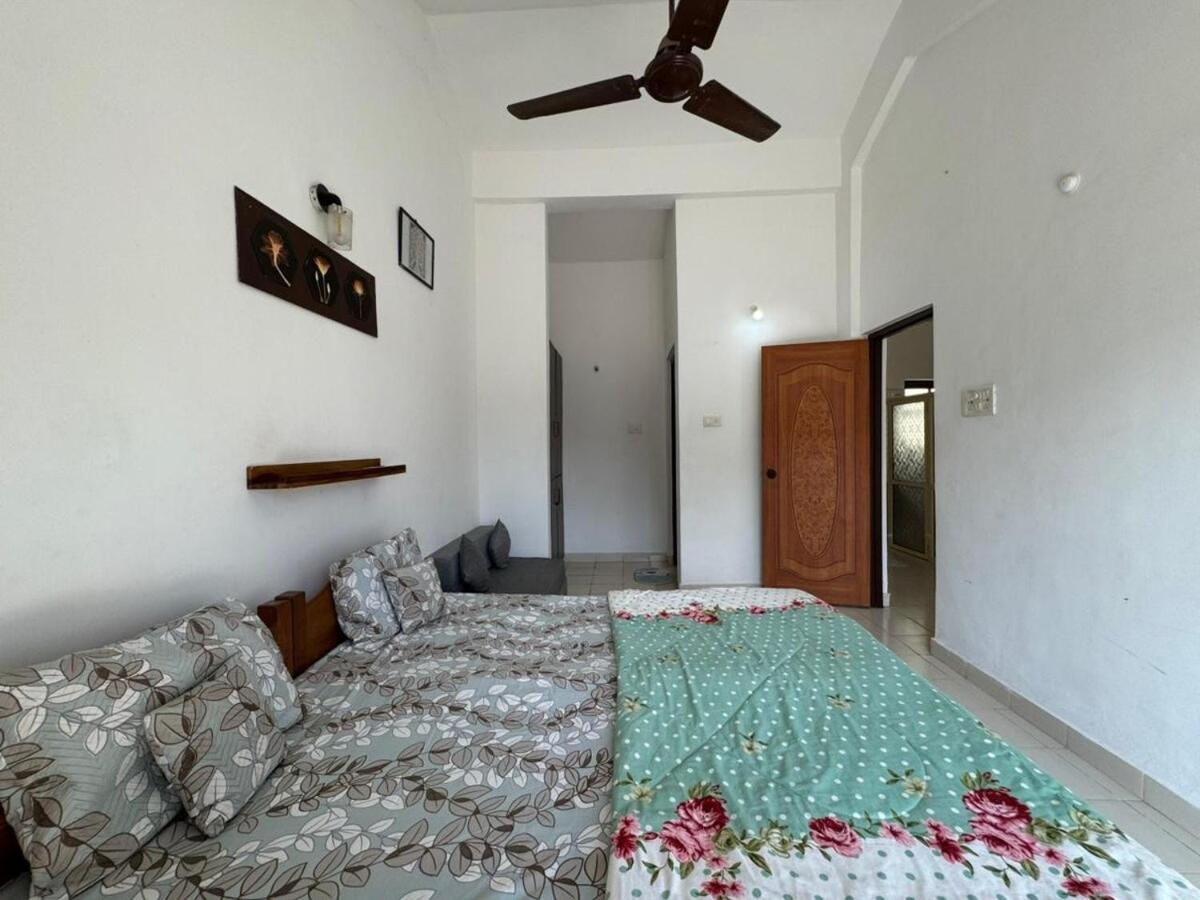 Panda Stays Cozy 2Bhk Near Candolim Beach Exterior photo