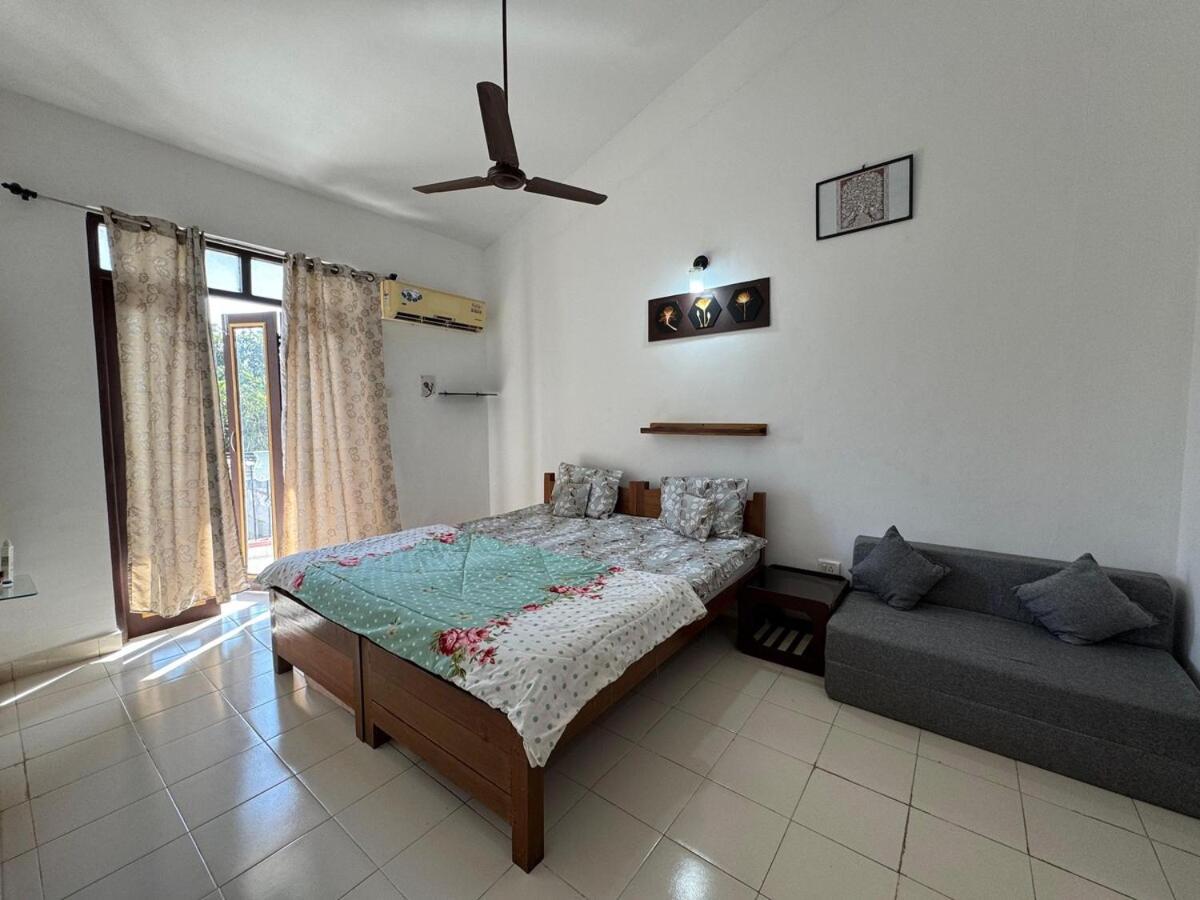 Panda Stays Cozy 2Bhk Near Candolim Beach Exterior photo